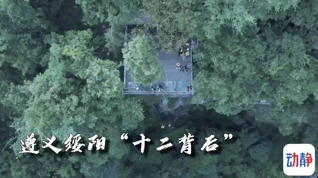 C罗荣获多项奖杯，乔治娜陪同魅力十足