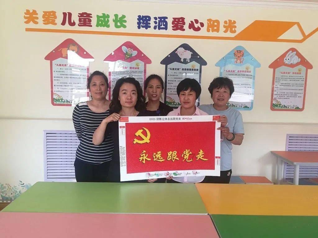 酒泉新观:超万面定日镜“绽放”戈壁小镇